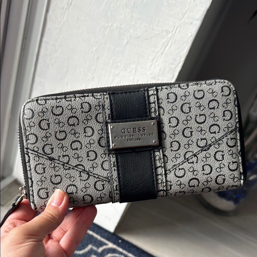 Guess Black and Gray Patterned Wallet